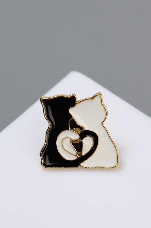 Значок «Котики», цвет чёрно-белый в золоте Значок «Котики», цвет чёрно-белый в золоте