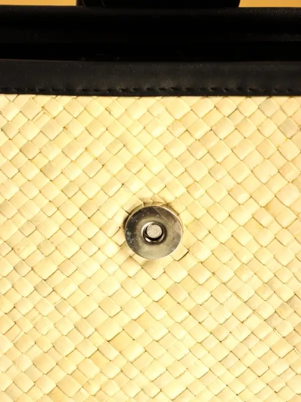 Сумка плетёная на застёжке из пандана 35х12х40 см, бежево-чёрный Сумка плетёная на застёжке из пандана 35х12х40 см, бежево-чёрный