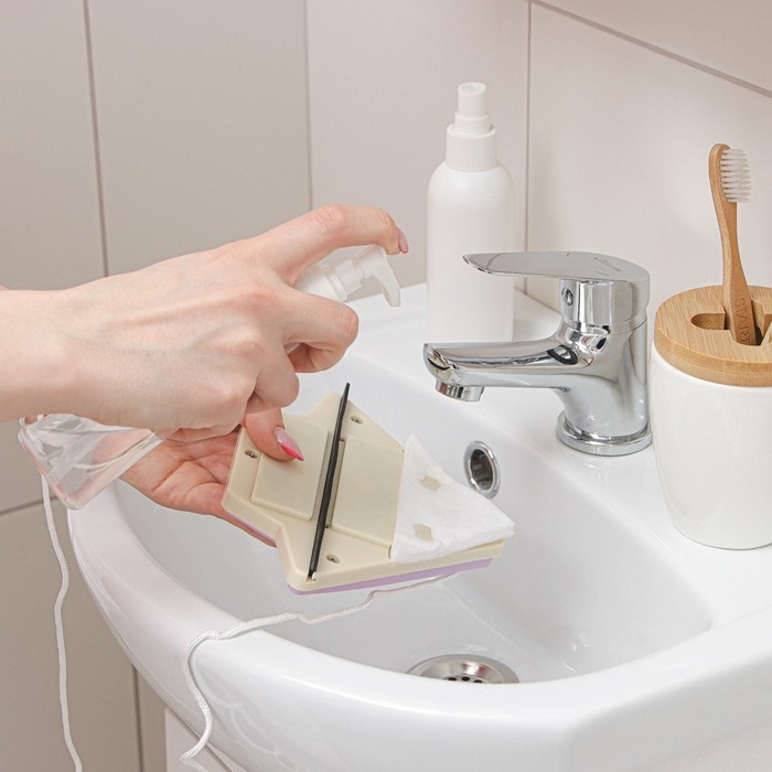 Магнитная щётка для мытья окон с двух сторон Доляна, треугольная, с водосгоном, на стекло 8-15 мм Магнитная щётка для мытья окон с двух сторон Доляна, треугольная, с водосгоном, на стекло 8-15 мм