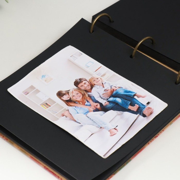 Фотоальбом на кольцах 30 листов Фотоальбом на кольцах 30 листов "Кустовые розы" чёрные листы 18х18 см