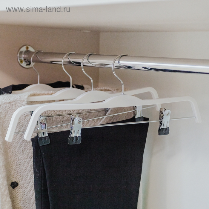 Плечики - вешалка для брюк и юбок Доляна, 37×16 см, широкие плечики, с зажимами, цвет белый Плечики - вешалка для брюк и юбок Доляна, 37×16 см, широкие плечики, с зажимами, цвет белый