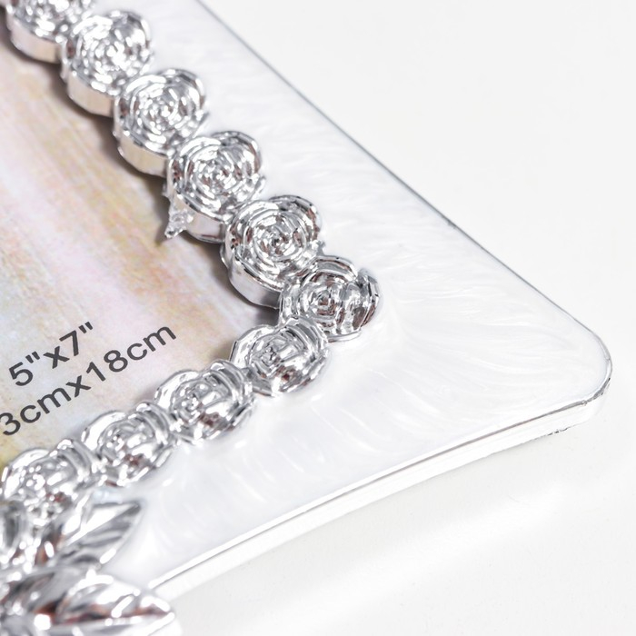 Фоторамка пластик под металл 13х18 см Фоторамка пластик под металл 13х18 см "Миллионы роз" серебро и перламутр 22,5х17,5х1,5 см