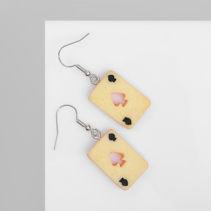 Серьги ассорти «Радость» карты, пики, цвет бежевый в серебре Серьги ассорти «Радость» карты, пики, цвет бежевый в серебре