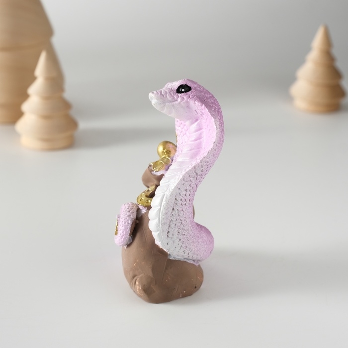 Сувенир полистоун Сувенир полистоун "Сиреневая кобра с мешком монет" 4х4х8 см
