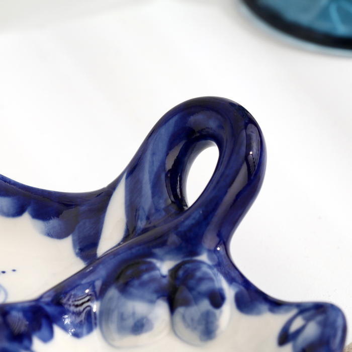 Блюдце для оливок Блюдце для оливок "Дубок", гжель, фарфор, 15х11 см