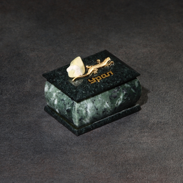 Шкатулка Шкатулка "Урал" прямоугольная, змеевик, с декоративным камнем, 7,5х5,5х5,5 см