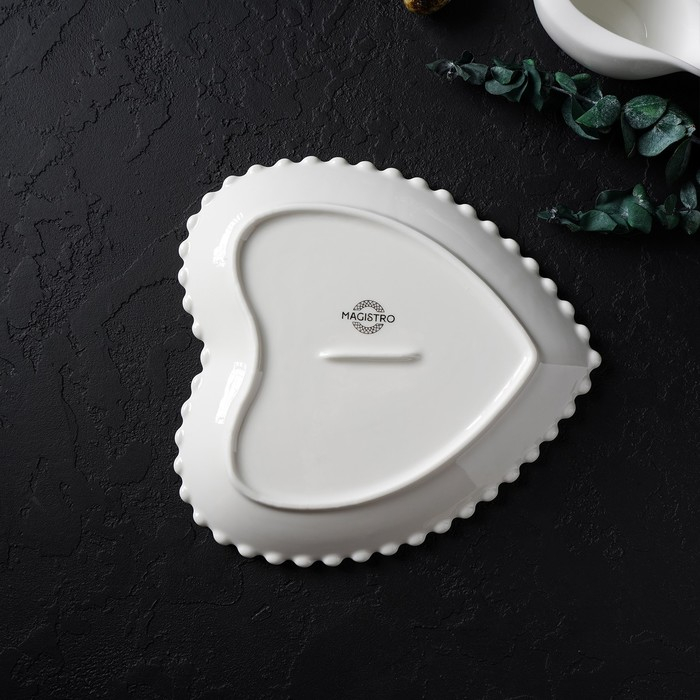 Тарелка фарфоровая Magistro «Сердце», 20,5×21×2,5 см, цвет белый Тарелка фарфоровая Magistro «Сердце», 20,5×21×2,5 см, цвет белый
