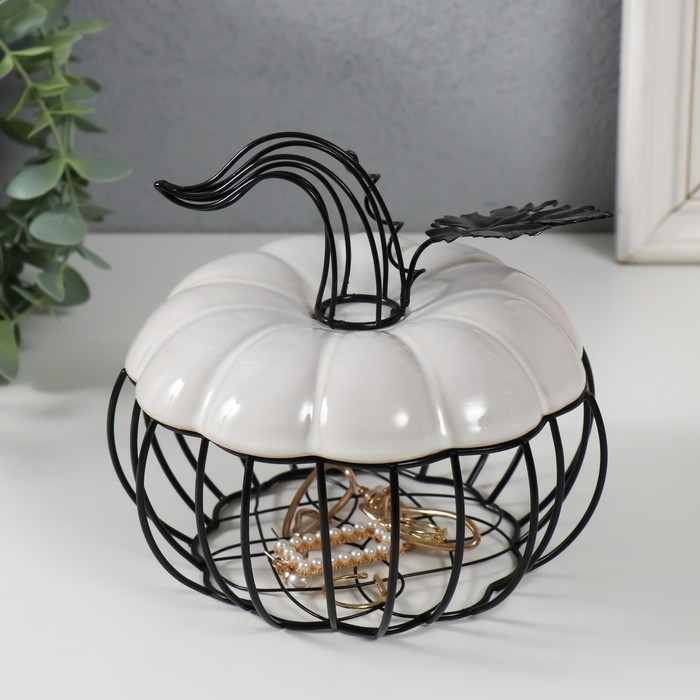 Шкатулка металл, керамика Шкатулка металл, керамика "Тыква с листочком" белая с чёрным 14х14х13 см