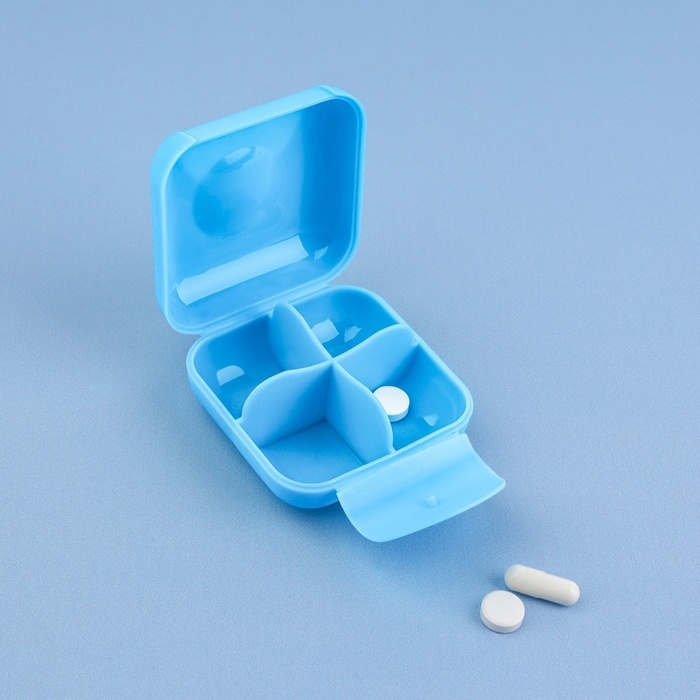 Таблетница, 7 × 7 × 3,5 см, 4 секции, цвет МИКС Таблетница, 7 × 7 × 3,5 см, 4 секции, цвет МИКС