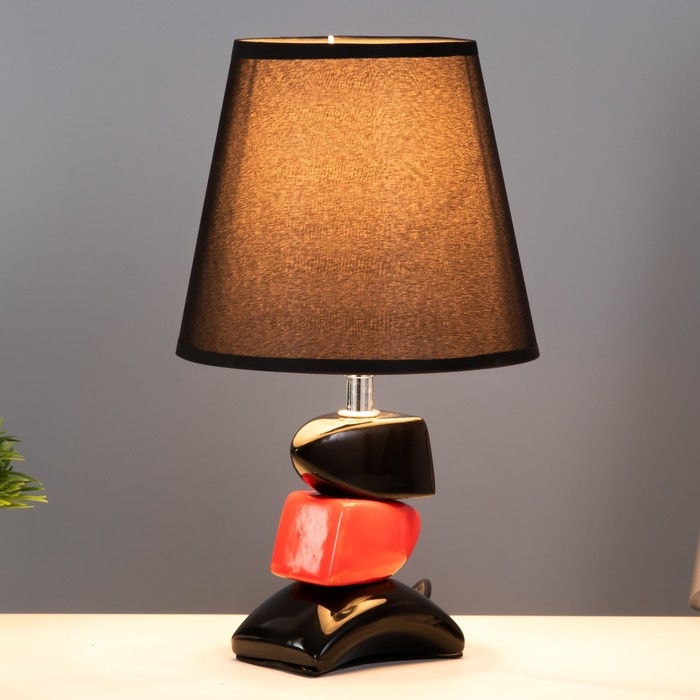 Настольная лампа Настольная лампа "Дасия" E14 40Вт черно-красный 18х18х29 см RISALUX