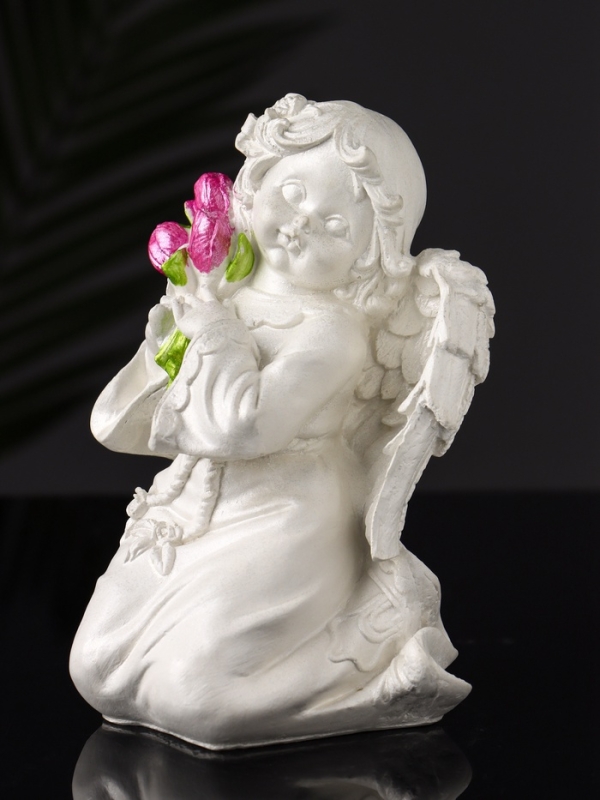 Фигура "Ангел с букетиком" 15х8х9 см, цвет перламутр