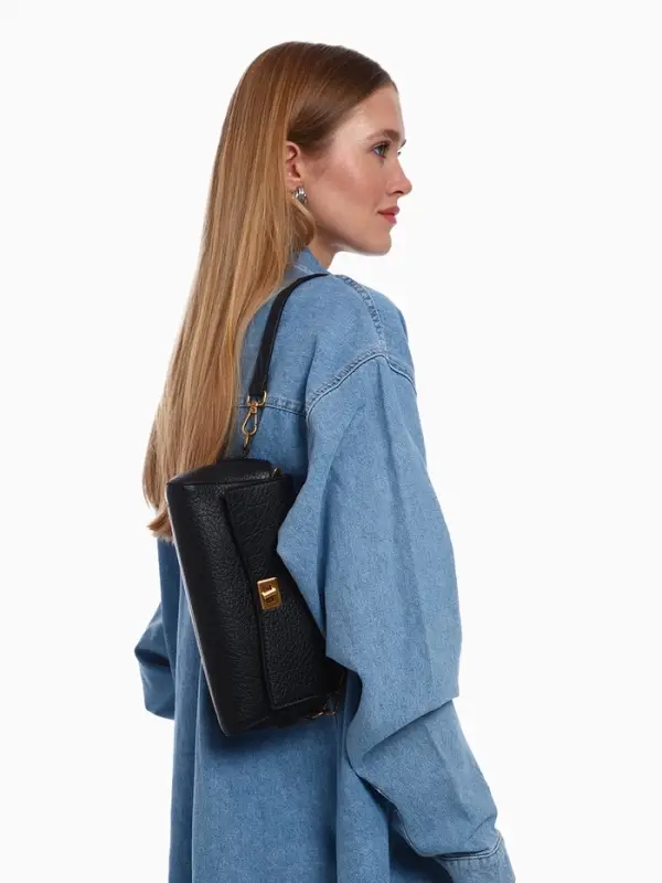 Сумка женская мессенджер TEXTURA на клапане, 26&times;9&times;12 см, чёрная