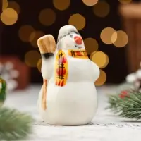 Сувенир "Снеговик с метлой", 10 см, фарфор