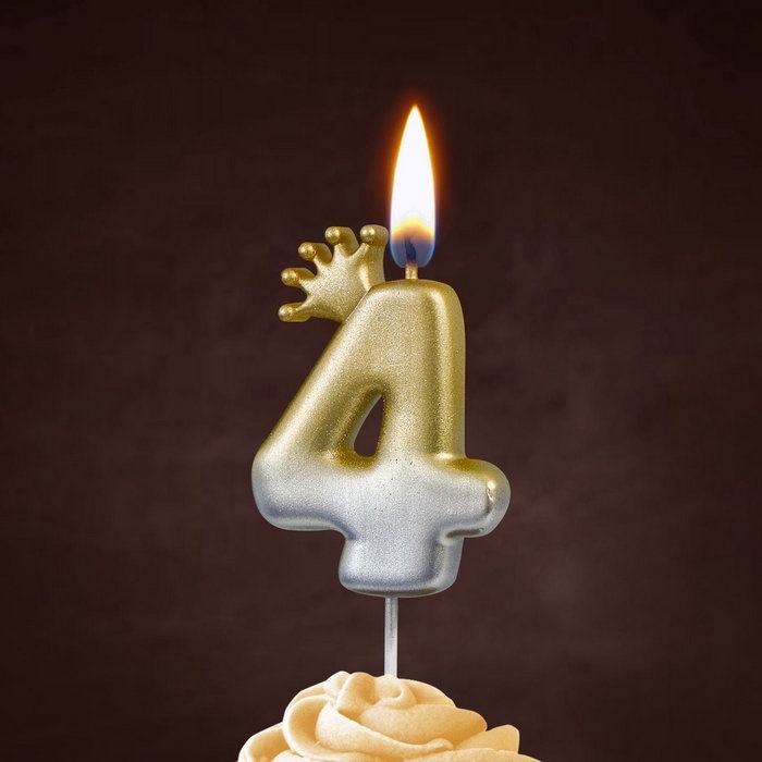 Свеча в торт «С короной», цифра 4, золото - серебро
