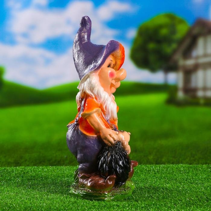 Садовая фигура Садовая фигура "Гном с ежиком" 38см