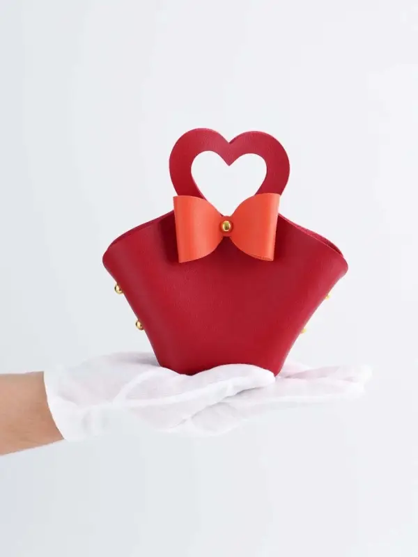 Кожанная подарочная сумочка 10,5 х 5 х 6 см красная Кожанная подарочная сумочка 10,5 х 5 х 6 см красная