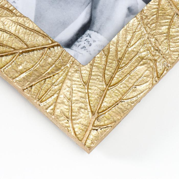Фоторамка полистоун 10х15 см Фоторамка полистоун 10х15 см "Скелетированные листья" золото 21х16,5 см