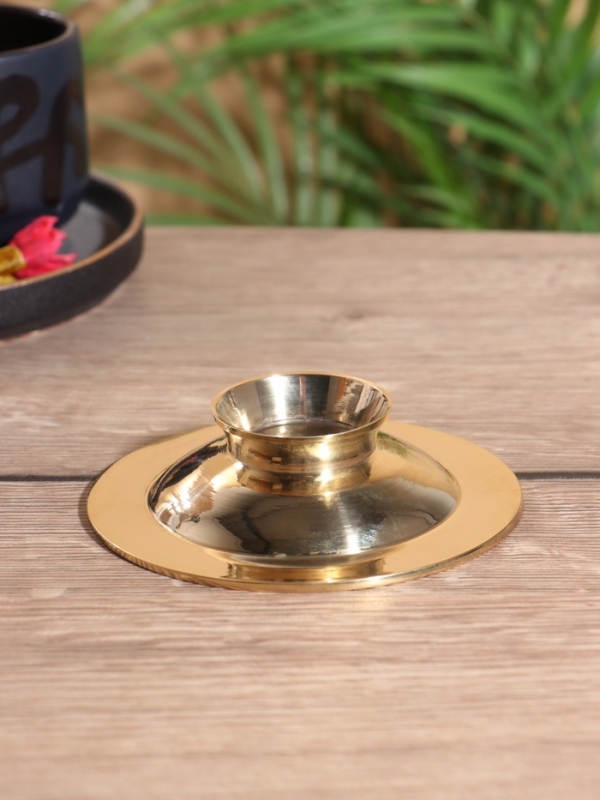 Блюдо сервировочное на ножке Блюдо сервировочное на ножке "Подсолнух" латунь с перламутром 11х11х2,5 см