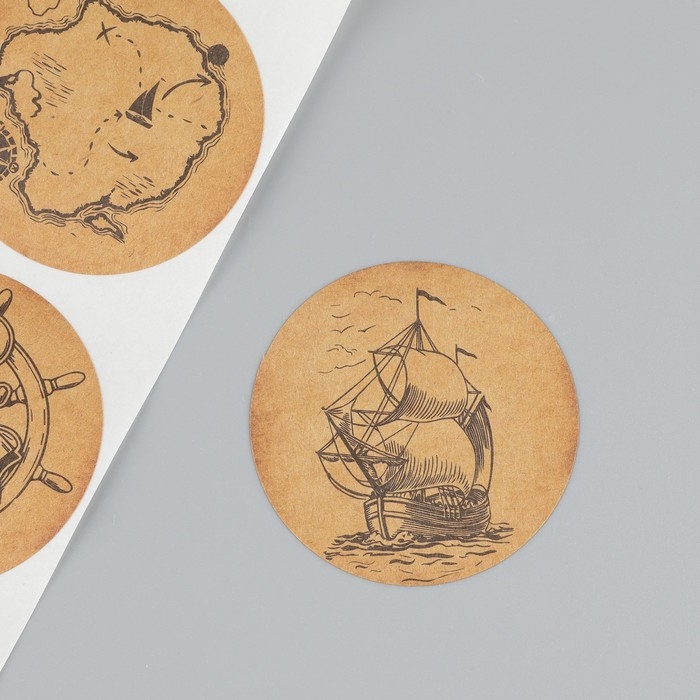 Наклейка бумага Наклейка бумага "Море. Корабль" крафт d=3,8 см 252 шт в рулоне