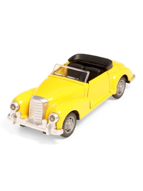 Машинка металлическая &laquo;Ретро&raquo;, 1:32, инерционная, открываются двери, цвет красный