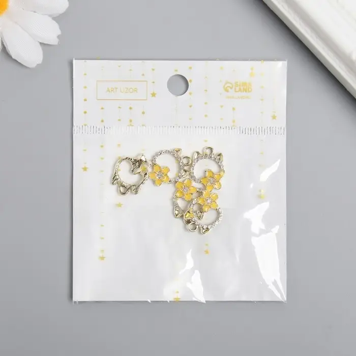 Декор для творчества металл, эмаль, стразы "Кошечка с жёлтым цветком" золото 1,2х1,7 см