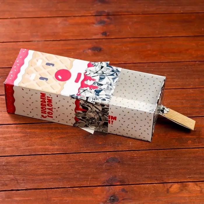 Подарочная коробка «С Новым годом» 10.1×8.2×20.2 см