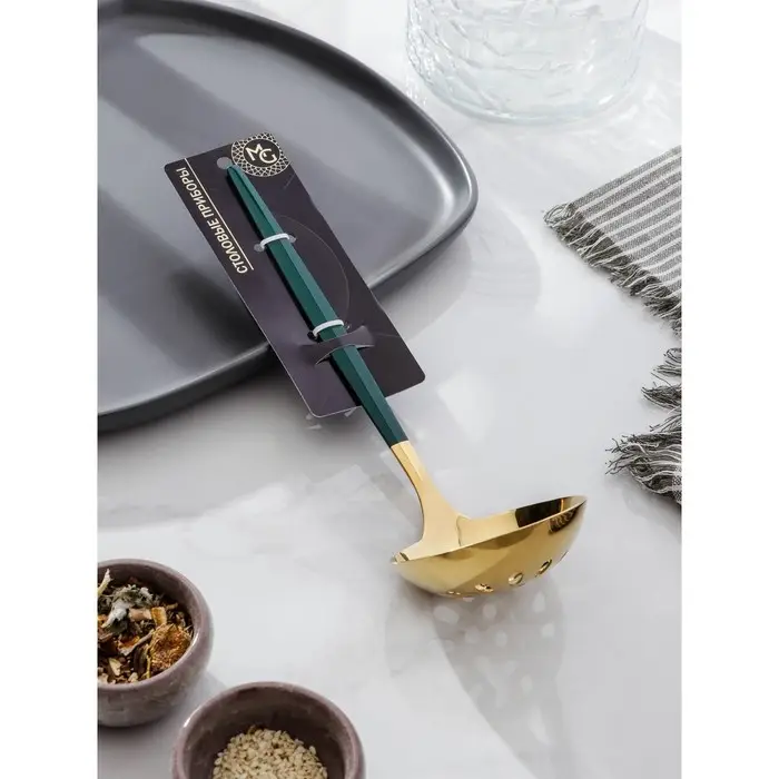 Шумовка из нержавеющей стали Magistro «Грэйс», h=24,5 см, цвет ручки зелёный, цвет головы золотой Шумовка из нержавеющей стали Magistro «Грэйс», h=24,5 см, цвет ручки зелёный, цвет головы золотой