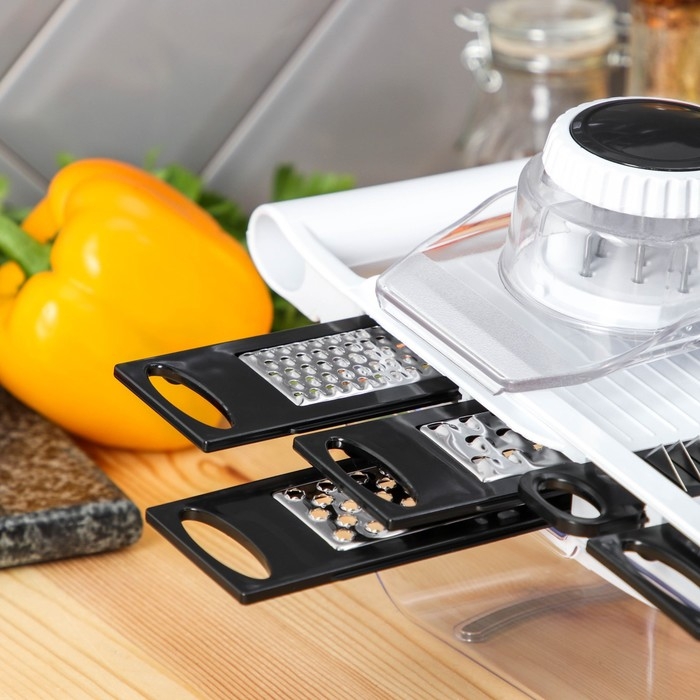 Слайсер универсальный Magistro Vegan pro, 5 насадок, 31,8×13,7×9 см, цвет чёрно-белый Слайсер универсальный Magistro Vegan pro, 5 насадок, 31,8×13,7×9 см, цвет чёрно-белый