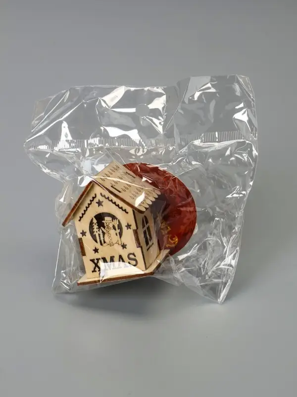 Ёлочная игрушка &laquo;Домик со снеговиком&raquo;, 6&times;4.5&times;4.5 см, от батареек, свечение тёплое белое