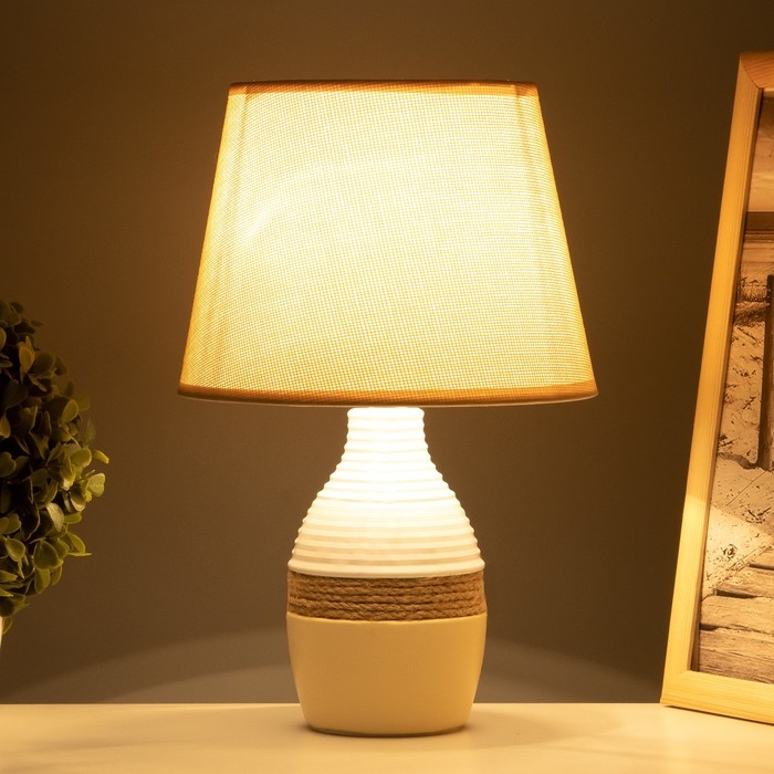 Лампа настольная Лампа настольная "Дафна" 1х40Вт Е14 белый/бежевый 29х20х30см