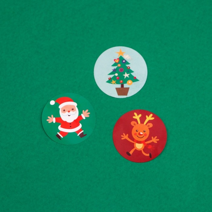 Новый год. Наклейки новогодние в рулоне Новый год. Наклейки новогодние в рулоне "Новогодний праздник", 500 шт, 2,5 х 2,5 см.