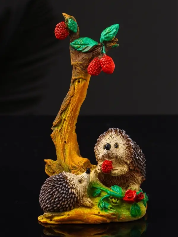 Фигура  Фигура "Ежики под малиновым деревом" 12.5х6.3х4.3 см