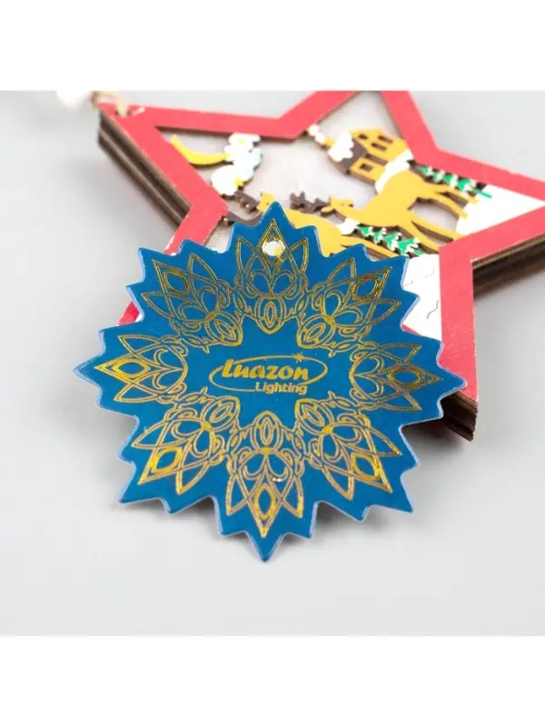 Ёлочная игрушка &laquo;Красная звезда с оленями&raquo;, 10&times;10&times;1 см, 3 LED, от батареек, свечение тёплое белое