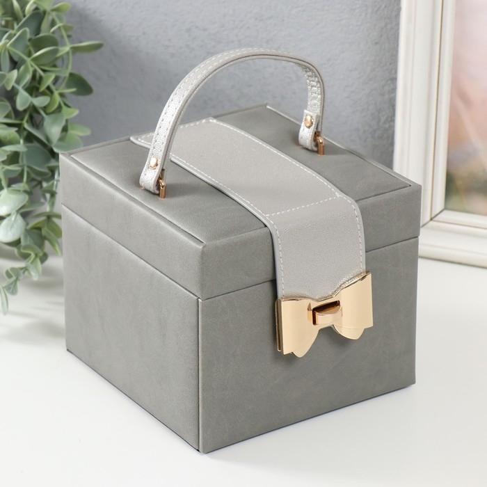 Шкатулка кожзам для украшений  Шкатулка кожзам для украшений "Золотой бантик" серая 15х15х12,7 см