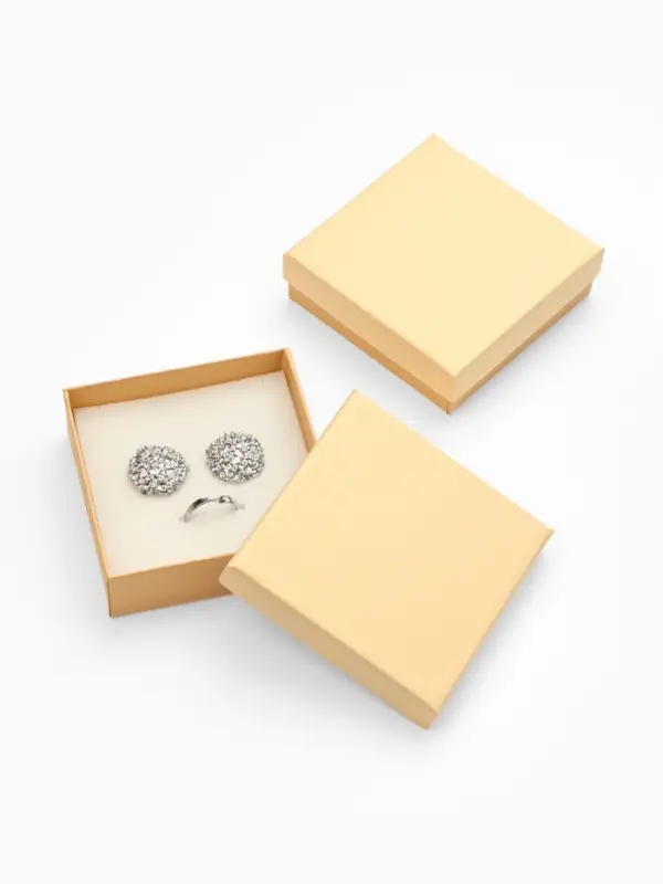 Коробочка подарочная под набор  Коробочка подарочная под набор "Нежность", 9*9 см, цвет бежевый