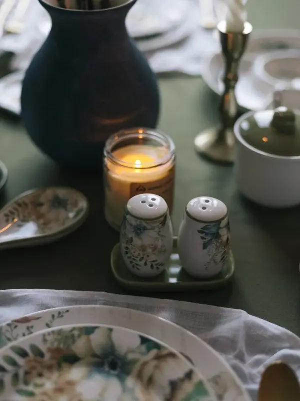 Набор для специй Доляна &laquo;Цветы&raquo;, 2 предмета: солонка, перечница 130 мл, доломит, белый