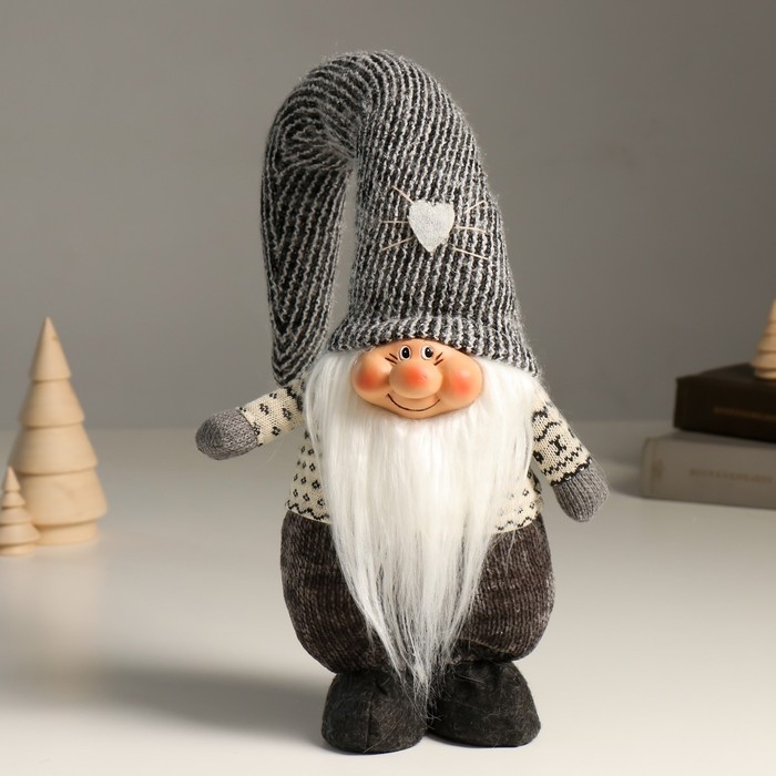 Кукла интерьерная Кукла интерьерная "Дед Мороз в длинном сером колпаке с сердечком" 48 см