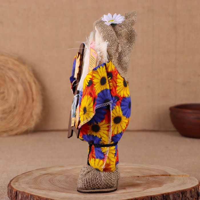 Оберег-домовой Оберег-домовой "Славуся в льняном колпаке, с топором и дровами", 30х18х10 см, микс