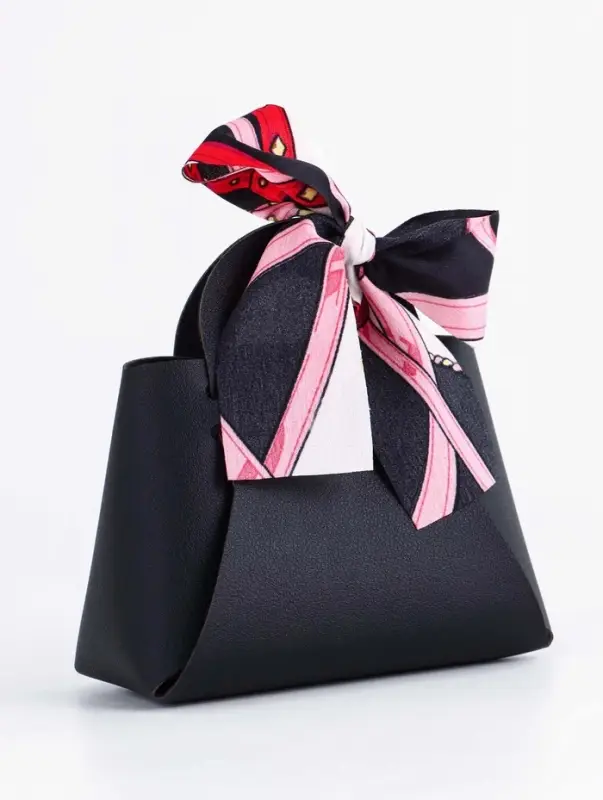 Кожанная подарочная сумочка 13 х12 х 5,5 см чарная Кожанная подарочная сумочка 13 х12 х 5,5 см чарная