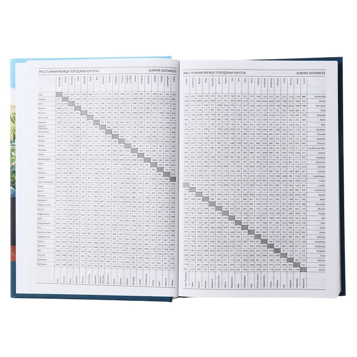 Ежедневник недатированный на сшивке А5 160 листов, картон 7БЦ, матовая ламинация, выборочный лак Ежедневник недатированный на сшивке А5 160 листов, картон 7БЦ, матовая ламинация, выборочный лак "Красочные моменты"