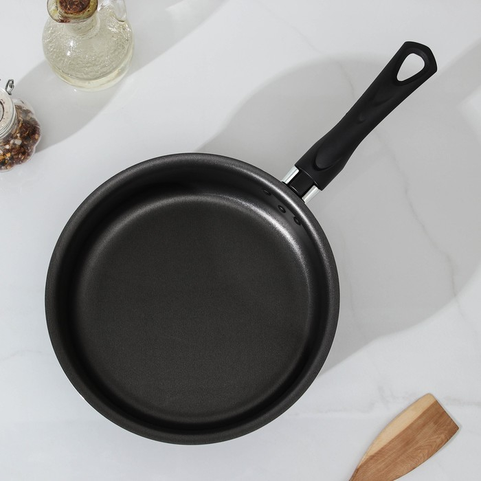 Сотейник Consul, 1,5 л, d=20 см, пластиковая ручка, стеклянная крышка, антипригарное покрытие, цвет чёрный Сотейник Consul, 1,5 л, d=20 см, пластиковая ручка, стеклянная крышка, антипригарное покрытие, цвет чёрный