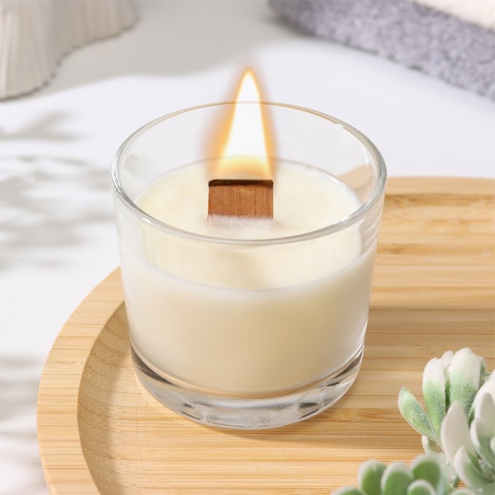 Свеча из соевого воска в стакане с деревянным фитилем  Свеча из соевого воска в стакане с деревянным фитилем "Черная смородина", 65 гр