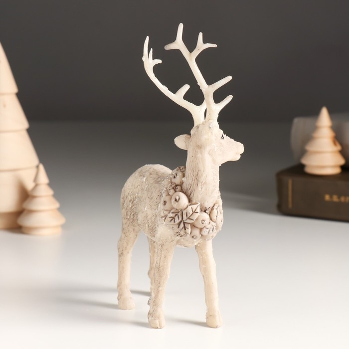 Сувенир полистоун Сувенир полистоун "Серебристый олень с венком на шее" 8,6х4,5х15 см