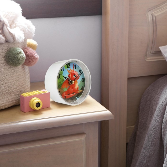 Часы - будильник настольные Часы - будильник настольные "Дракон", дискретный ход, циферблат d-8 см, 9.5 х 9.5 см, АА