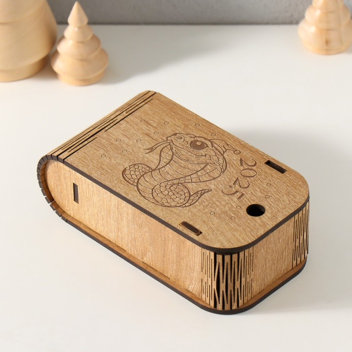 Новогодняя шкатулка  Новогодняя шкатулка "Змея. Кобра в колпаке" 13х7х4