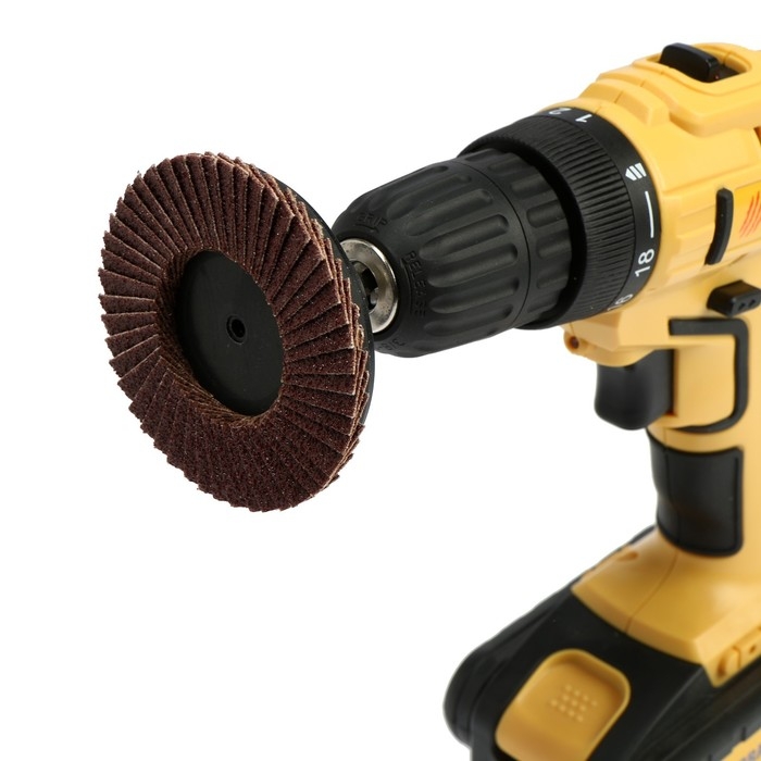 Круг лепестковый торцевой ТУНДРА, для дрели, М8, 75 мм, P60, 3 шт. Круг лепестковый торцевой ТУНДРА, для дрели, М8, 75 мм, P60, 3 шт.