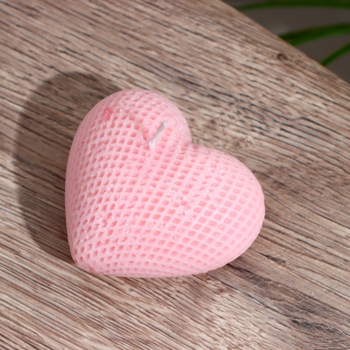 Свеча  Свеча "Сердце в сеточку" 4х6х3 см, соевый воск, микс