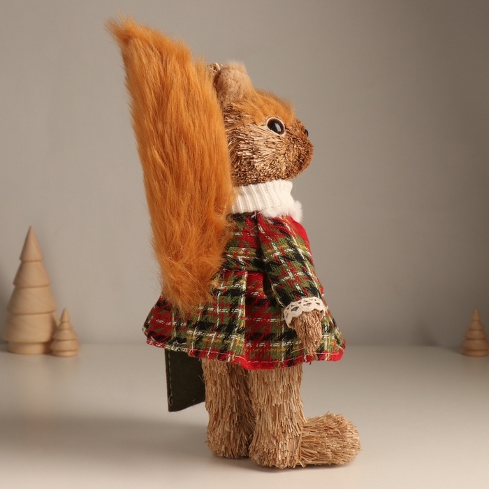 Декор  Декор "Белочка в зимнем платье с сумочкой" 29,5х16х10 см