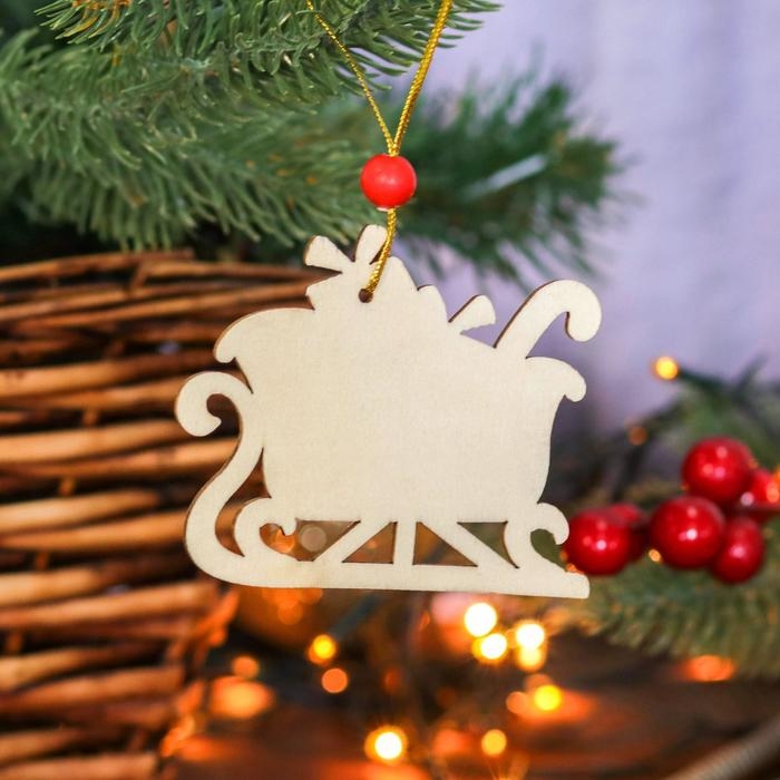 Подвеска новогодняя «Сани с подарками» Подвеска новогодняя «Сани с подарками»