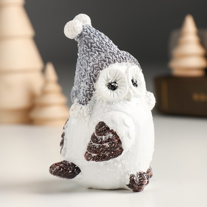 Сувенир полистоун Сувенир полистоун "Белый филин в шапке-колпаке" с посыпкой 5,8х5х8,2 см